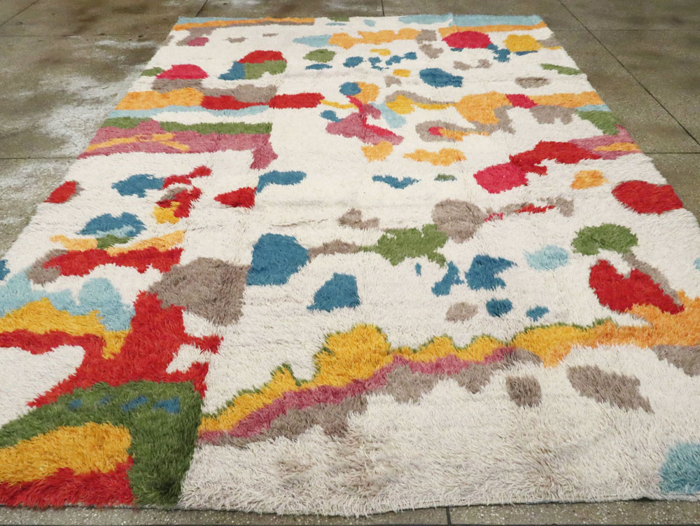 Contemporary Turkish Tulu Room Size Carpet, No.28273 - Galerie Shabab