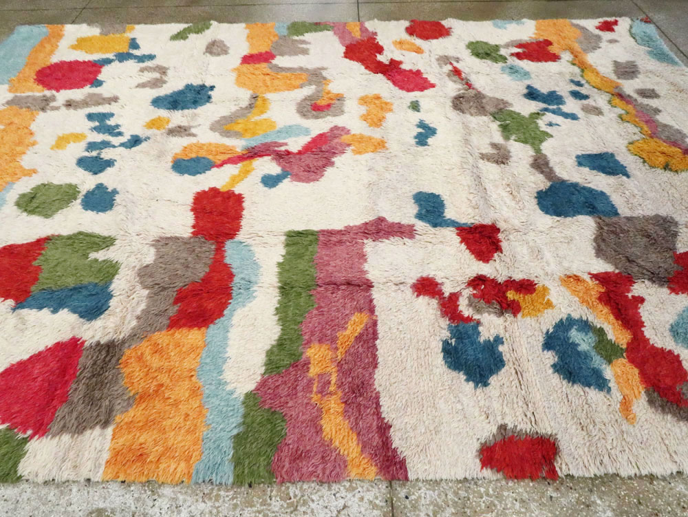 Contemporary Turkish Tulu Room Size Carpet, No.28273 - Galerie Shabab