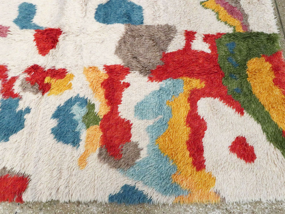 Contemporary Turkish Tulu Room Size Carpet, No.28273 - Galerie Shabab