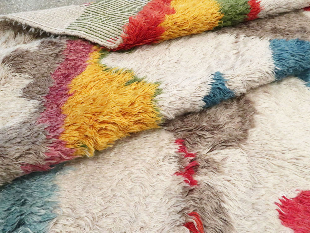 Contemporary Turkish Tulu Room Size Carpet, No.28273 - Galerie Shabab