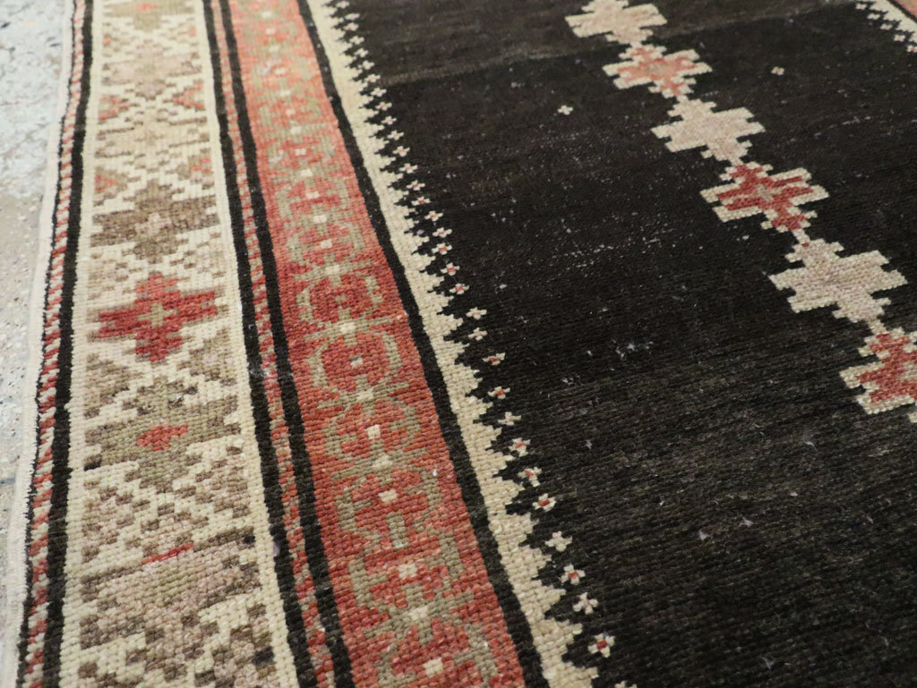 Vintage Kurdish Runner, No.28277 - Galerie Shabab