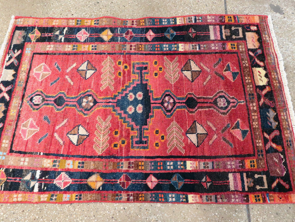 Vintage Persian Hamadan Throw Rug, No.28286 - Galerie Shabab