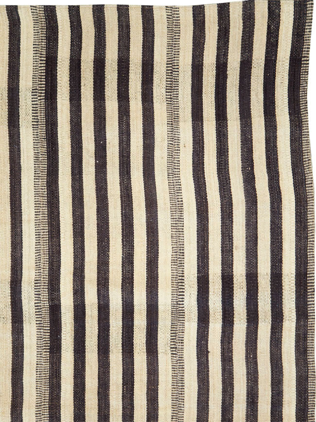 Vintage Persian Flatweave Kilim Room Size Carpet, No.28374 - Galerie Shabab