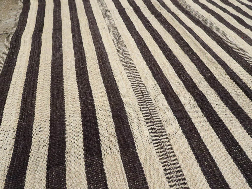 Vintage Persian Flatweave Kilim Room Size Carpet, No.28374 - Galerie Shabab