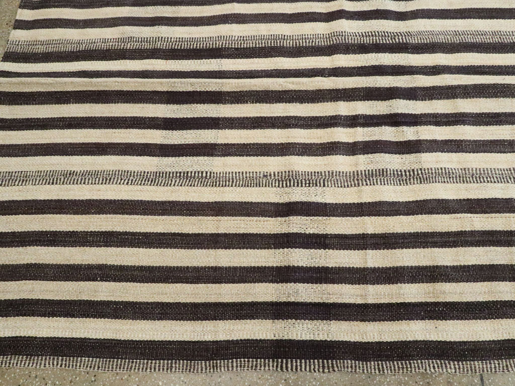 Vintage Persian Flatweave Kilim Room Size Carpet, No.28374 - Galerie Shabab