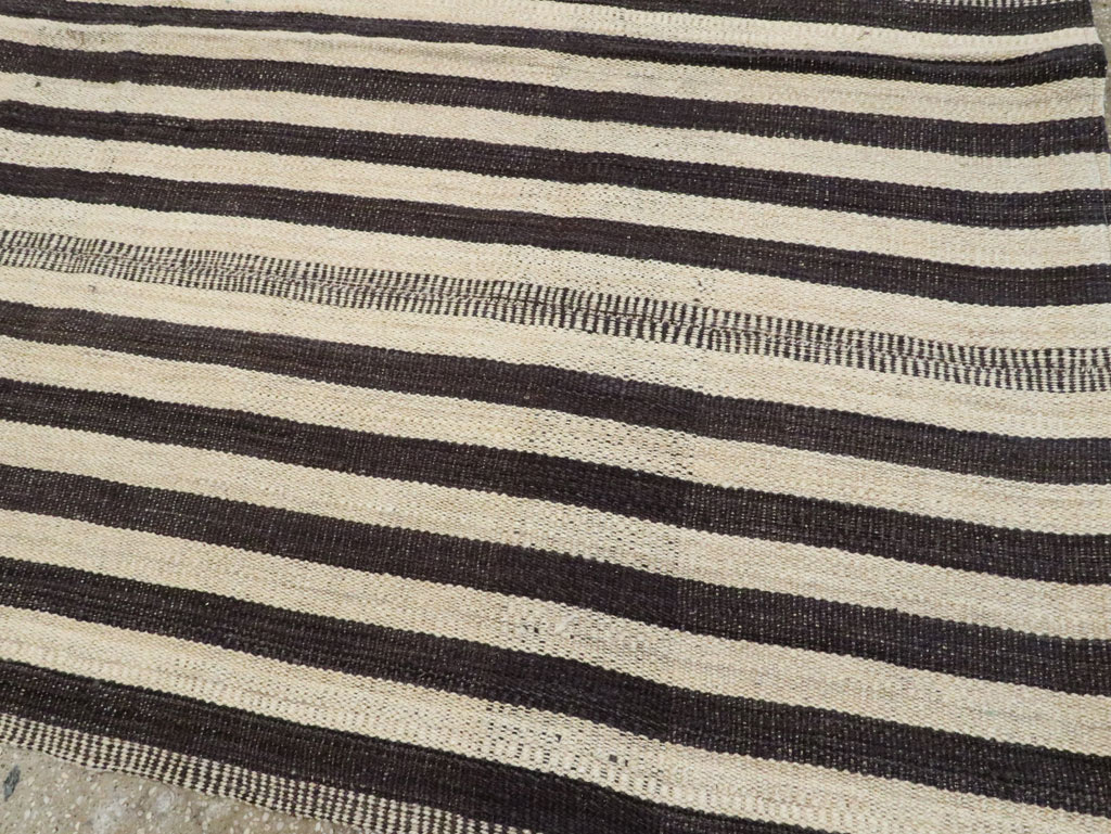 Vintage Persian Flatweave Kilim Room Size Carpet, No.28374 - Galerie Shabab