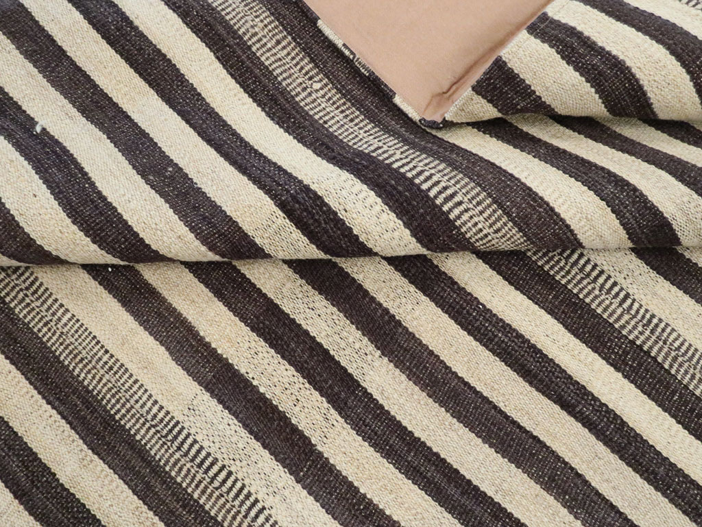 Vintage Persian Flatweave Kilim Room Size Carpet, No.28374 - Galerie Shabab