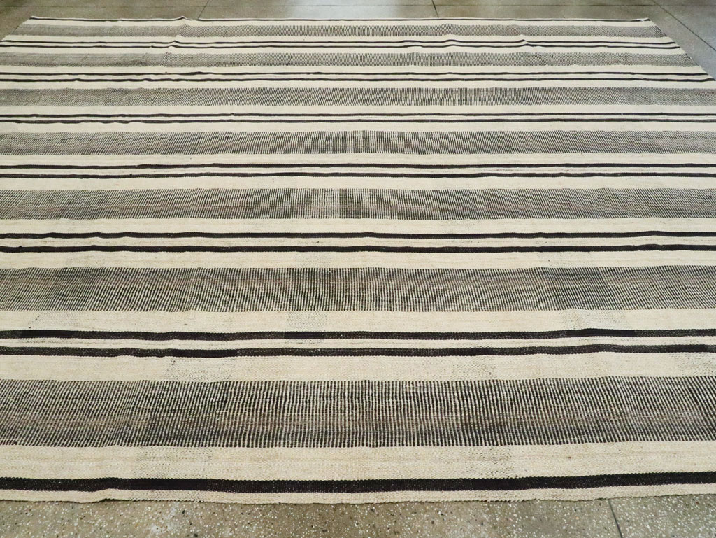 Vintage Persian Flatweave Kilim Room Size Carpet, No.28375 - Galerie Shabab