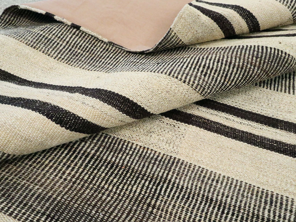 Vintage Persian Flatweave Kilim Room Size Carpet, No.28375 - Galerie Shabab