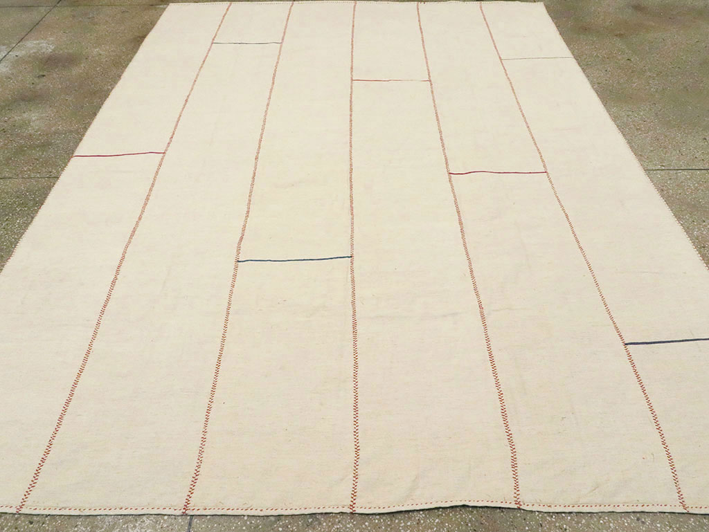 Contemporary Persian Flatweave Kilim Accent Rug, No.28376 - Galerie Shabab