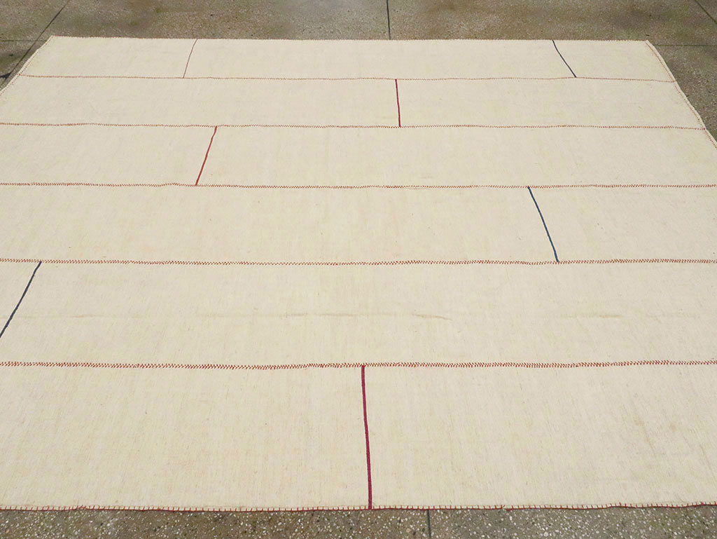 Contemporary Persian Flatweave Kilim Accent Rug, No.28376 - Galerie Shabab