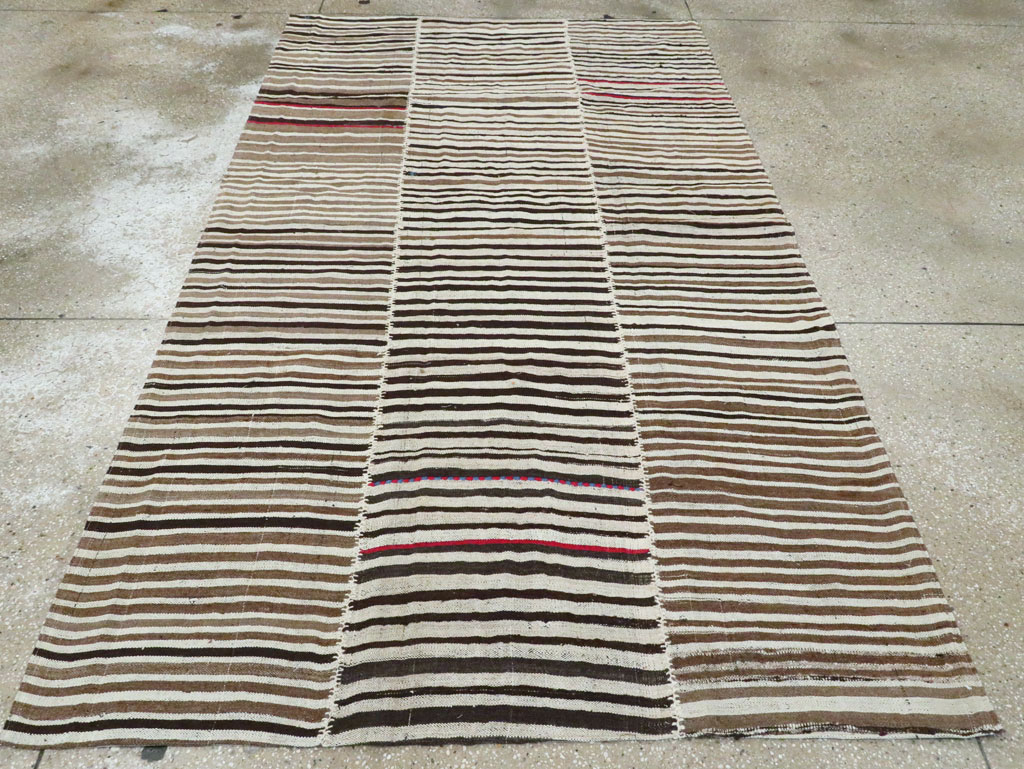Vintage Persian Flatweave Kilim Accent Rug, No.28379 - Galerie Shabab