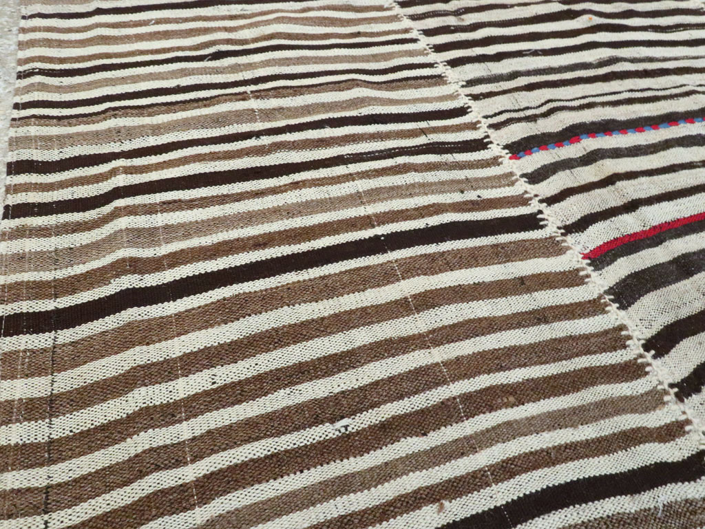 Vintage Persian Flatweave Kilim Accent Rug, No.28379 - Galerie Shabab