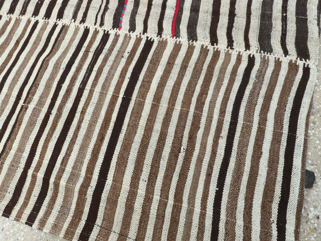 Vintage Persian Flatweave Kilim Accent Rug, No.28379 - Galerie Shabab