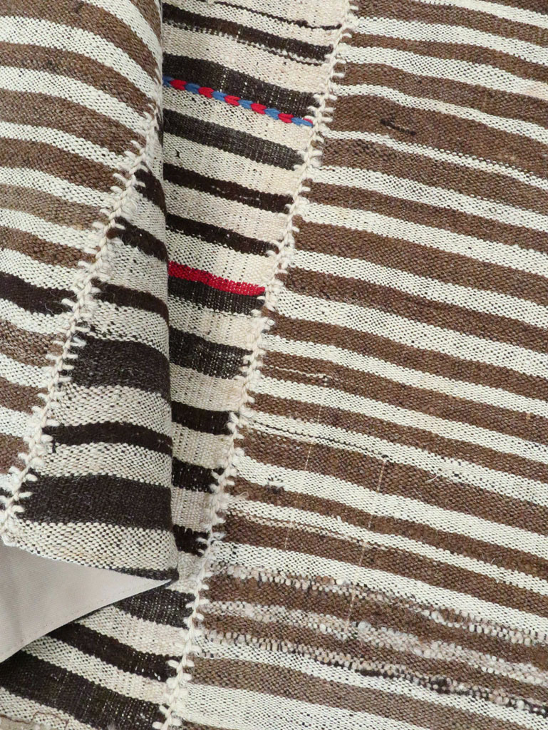 Vintage Persian Flatweave Kilim Accent Rug, No.28379 - Galerie Shabab