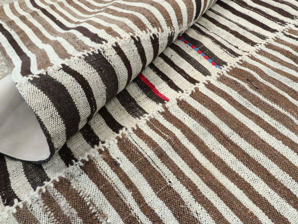 Vintage Persian Flatweave Kilim Accent Rug, No.28379 - Galerie Shabab