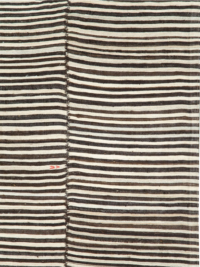 Vintage Persian Flatweave Kilim Accent Rug, No.28381 - Galerie Shabab