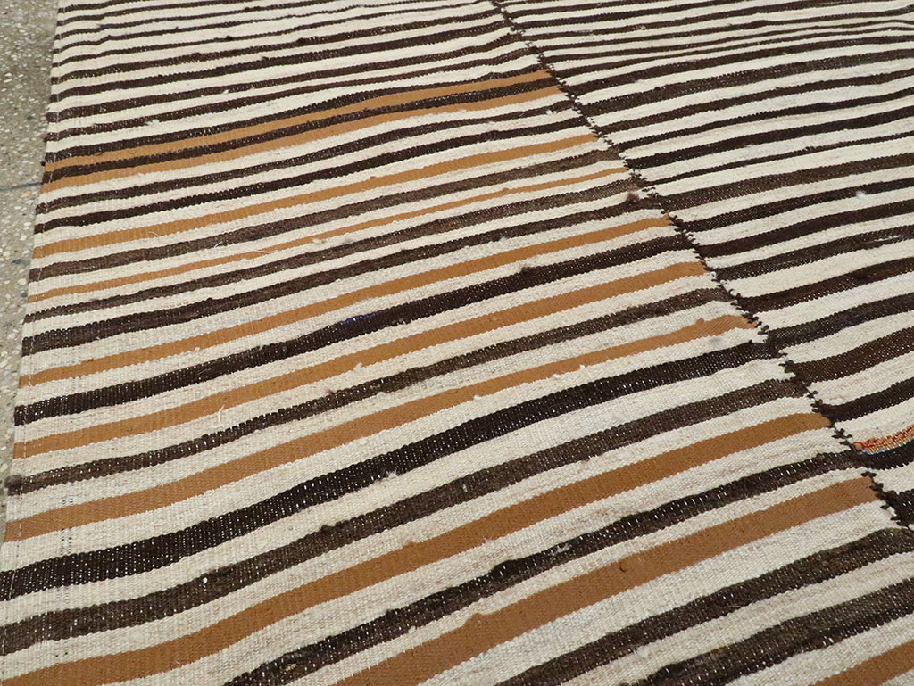 Vintage Persian Flatweave Kilim Accent Rug, No.28381 - Galerie Shabab