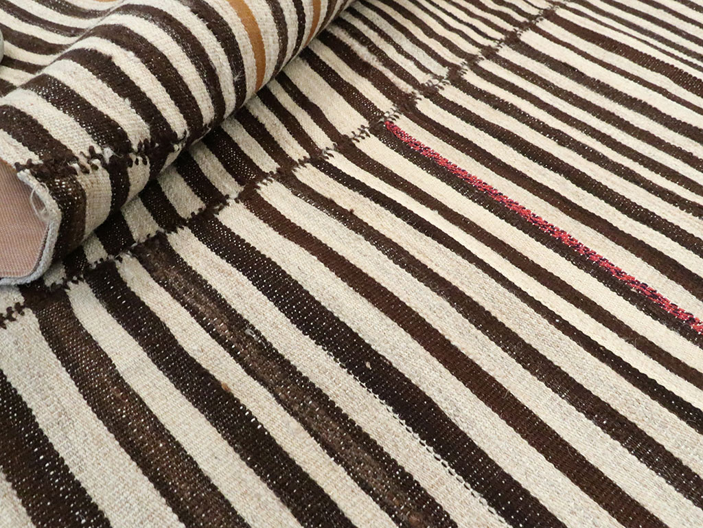 Vintage Persian Flatweave Kilim Accent Rug, No.28381 - Galerie Shabab