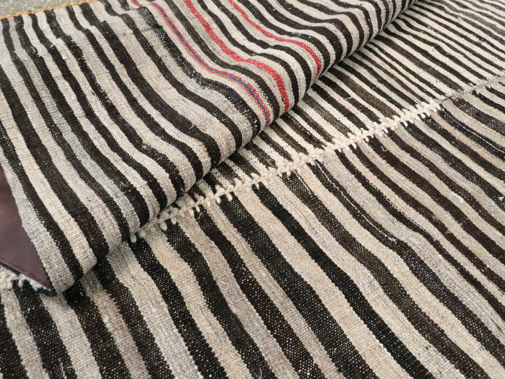 Vintage Persian Flatweave Kilim Accent Rug, No.28387 - Galerie Shabab