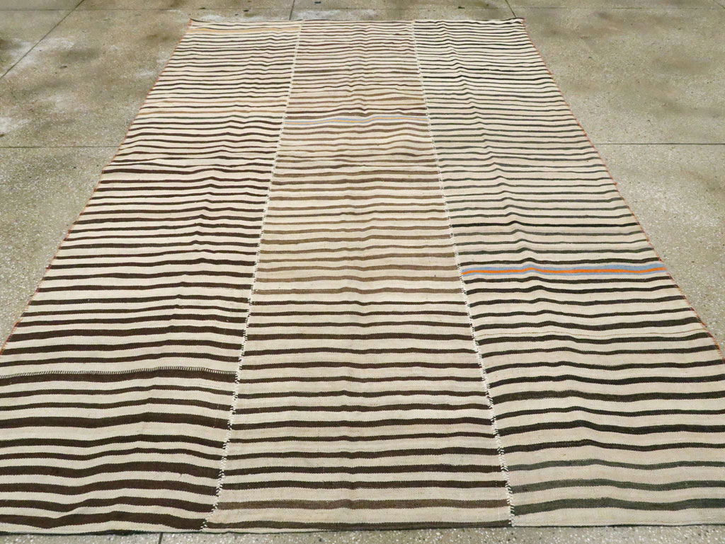 Vintage Persian Flatweave Kilim Accent Rug, No.28388 - Galerie Shabab