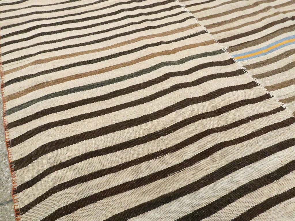 Vintage Persian Flatweave Kilim Accent Rug, No.28388 - Galerie Shabab