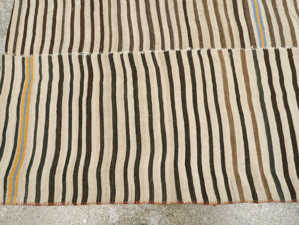 Vintage Persian Flatweave Kilim Accent Rug, No.28388 - Galerie Shabab