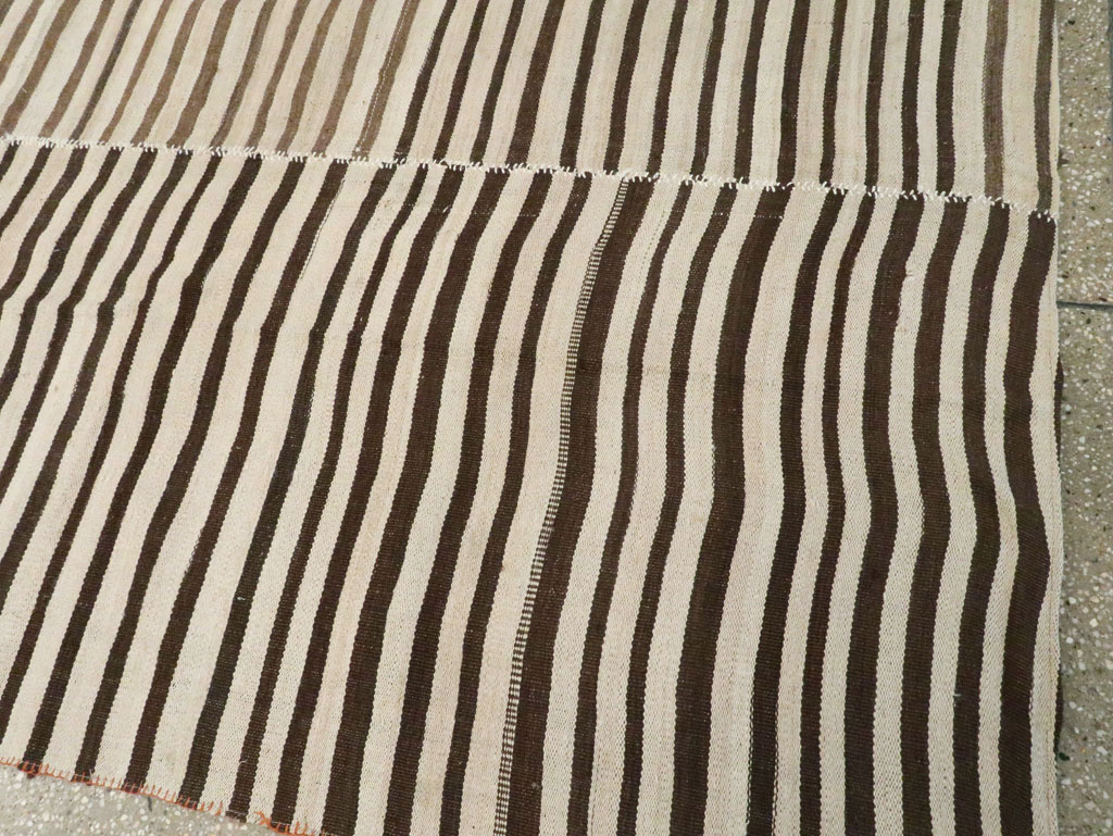 Vintage Persian Flatweave Kilim Accent Rug, No.28388 - Galerie Shabab