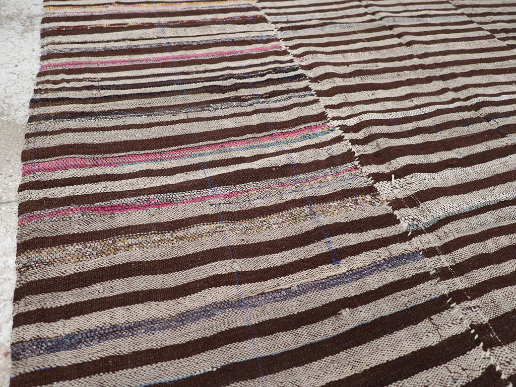 Vintage Persian Flatweave Kilim Accent Rug, No.28390 - Galerie Shabab