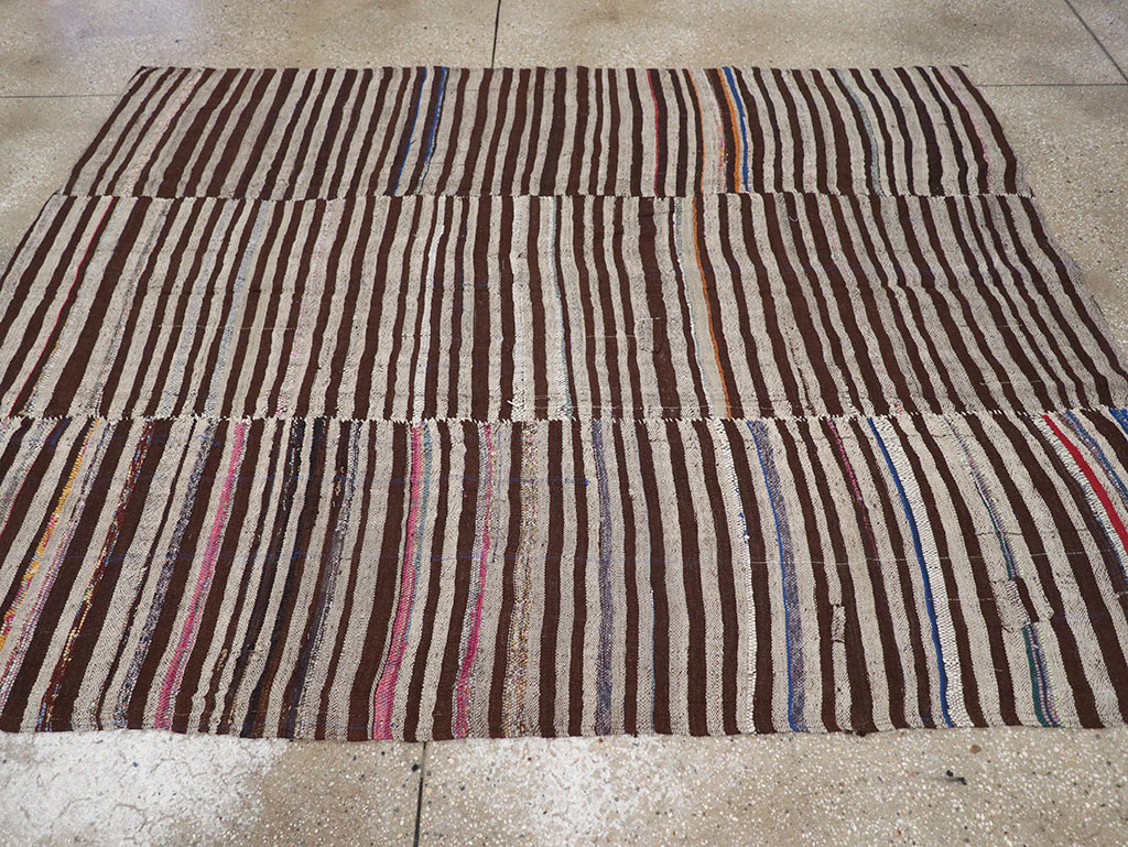 Vintage Persian Flatweave Kilim Accent Rug, No.28390 - Galerie Shabab