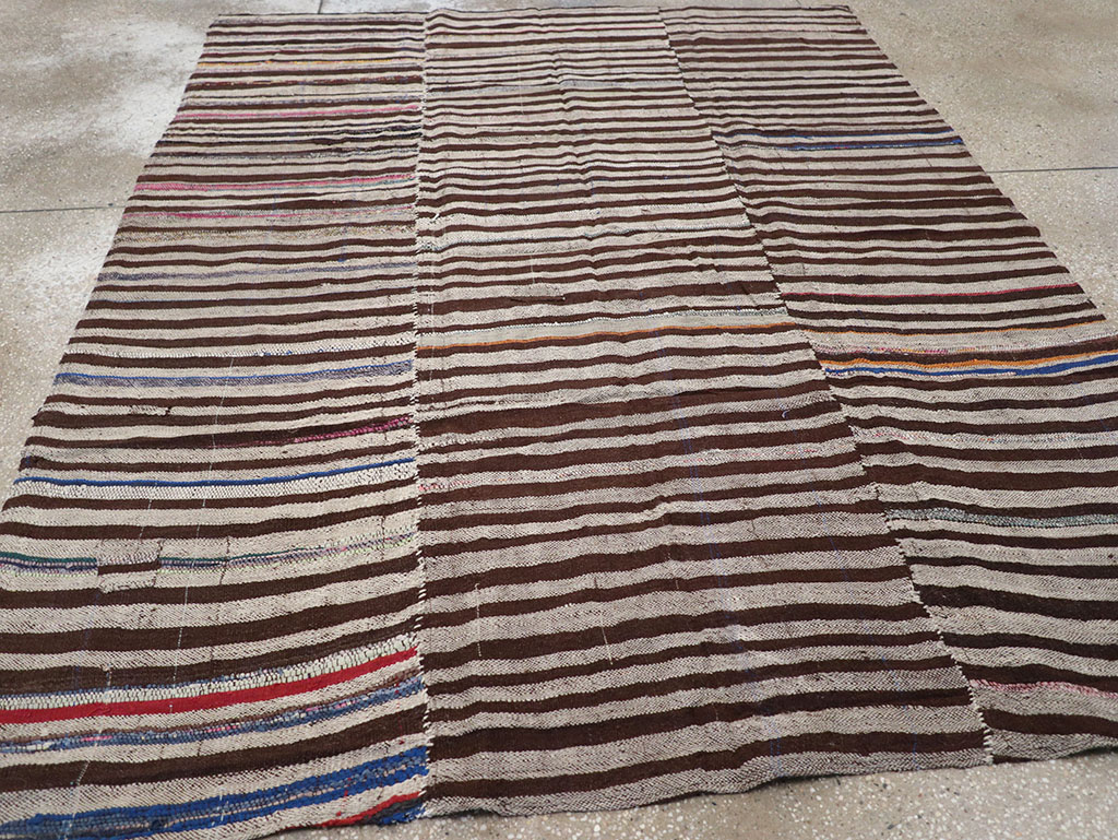 Vintage Persian Flatweave Kilim Accent Rug, No.28390 - Galerie Shabab