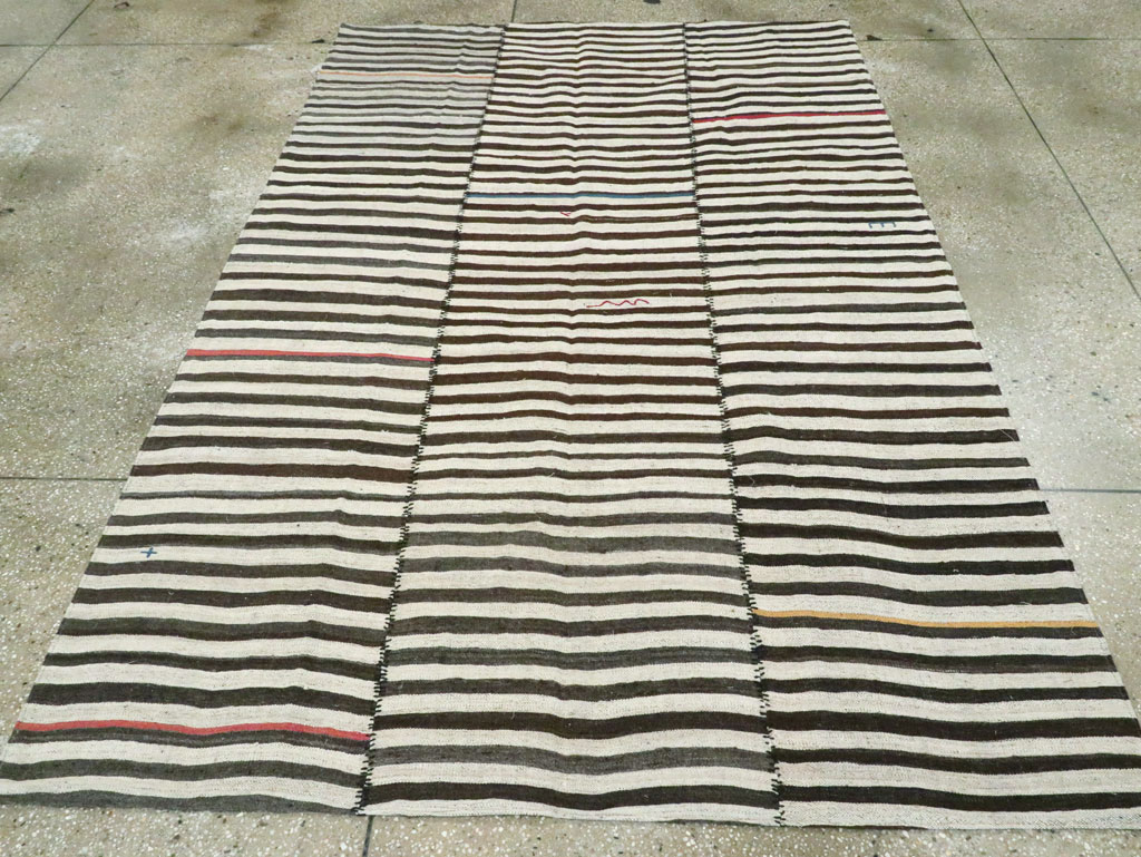 Vintage Persian Flatweave Kilim Accent Rug, No.28395 - Galerie Shabab