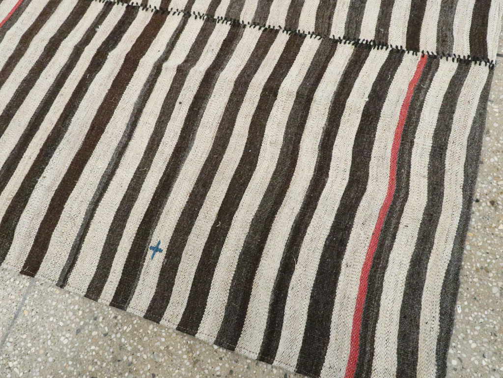 Vintage Persian Flatweave Kilim Accent Rug, No.28395 - Galerie Shabab