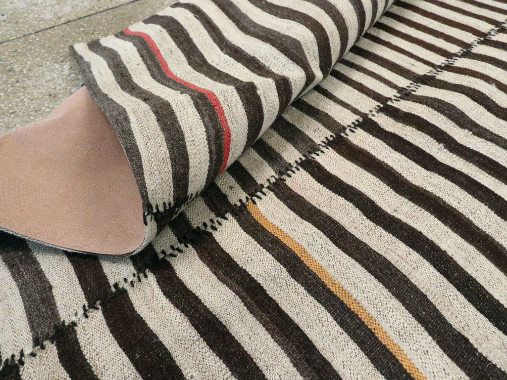 Vintage Persian Flatweave Kilim Accent Rug, No.28395 - Galerie Shabab