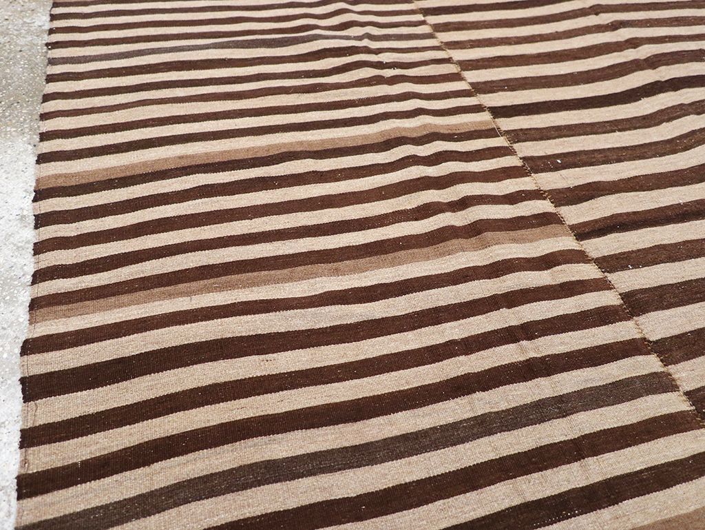 Vintage Persian Flatweave Kilim Accent Rug, No.28396 - Galerie Shabab