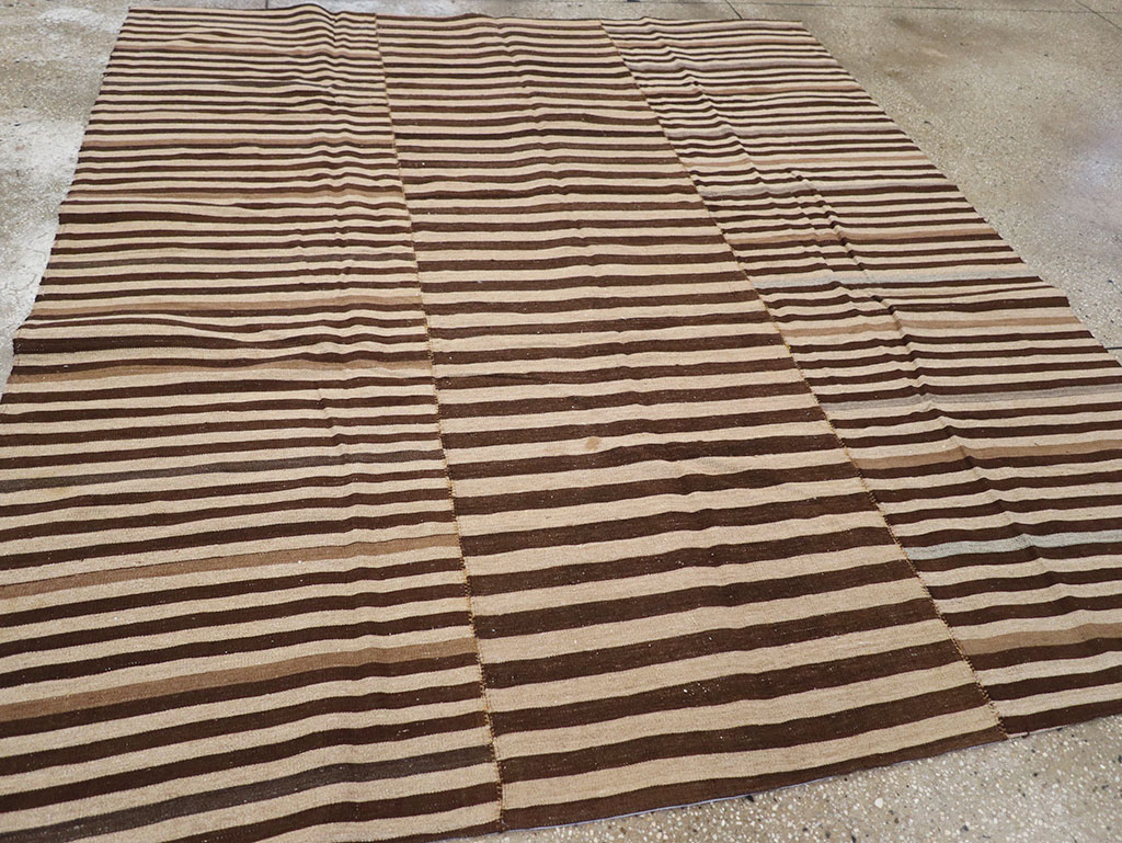 Vintage Persian Flatweave Kilim Accent Rug, No.28396 - Galerie Shabab