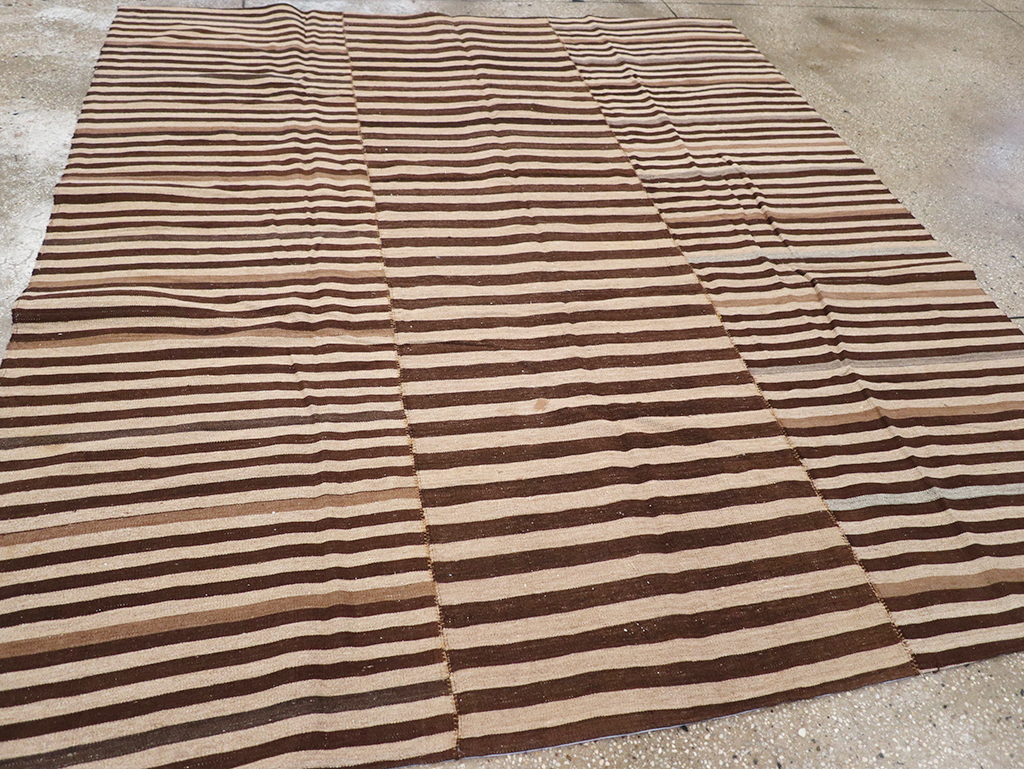 Vintage Persian Flatweave Kilim Accent Rug, No.28396 - Galerie Shabab