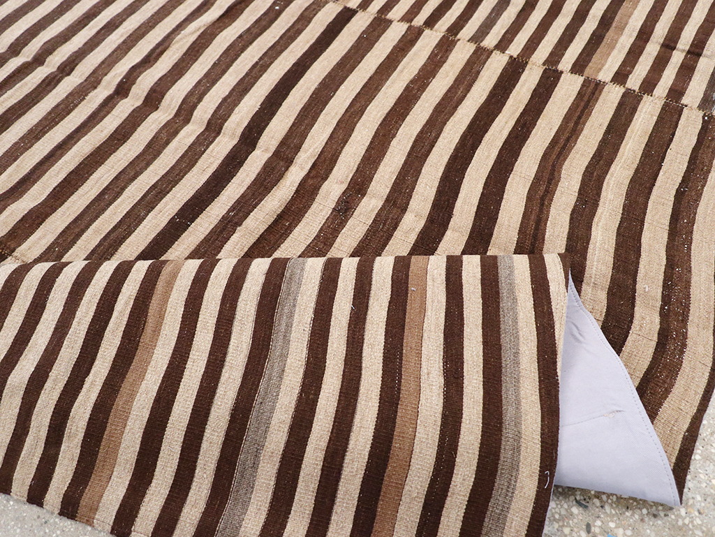 Vintage Persian Flatweave Kilim Accent Rug, No.28396 - Galerie Shabab