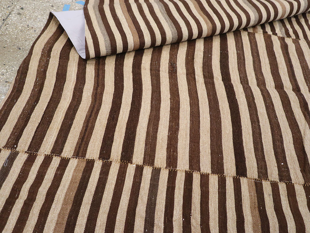 Vintage Persian Flatweave Kilim Accent Rug, No.28396 - Galerie Shabab