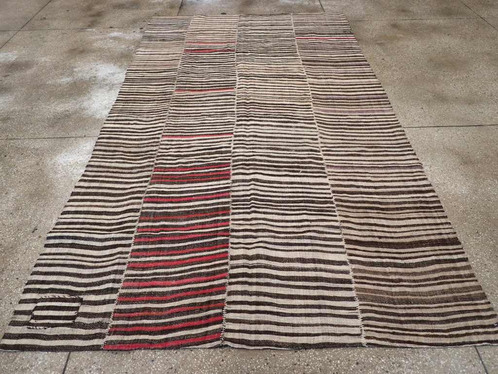 Vintage Persian Flatweave Kilim Accent Carpet, No.28399 - Galerie Shabab