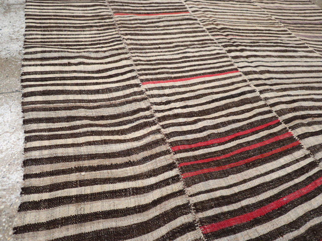Vintage Persian Flatweave Kilim Accent Carpet, No.28399 - Galerie Shabab