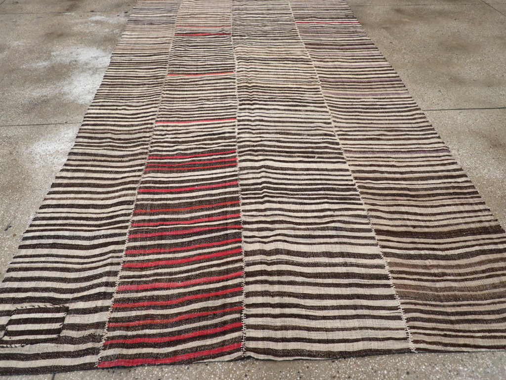Vintage Persian Flatweave Kilim Accent Carpet, No.28399 - Galerie Shabab