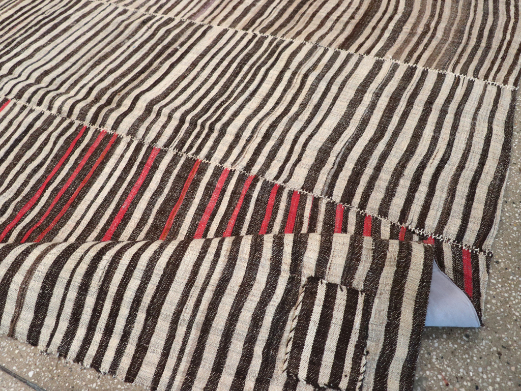 Vintage Persian Flatweave Kilim Accent Carpet, No.28399 - Galerie Shabab