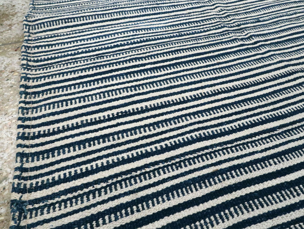 Vintage Persian Flatweave Kilim Square Accent Rug, No.28409 - Galerie Shabab