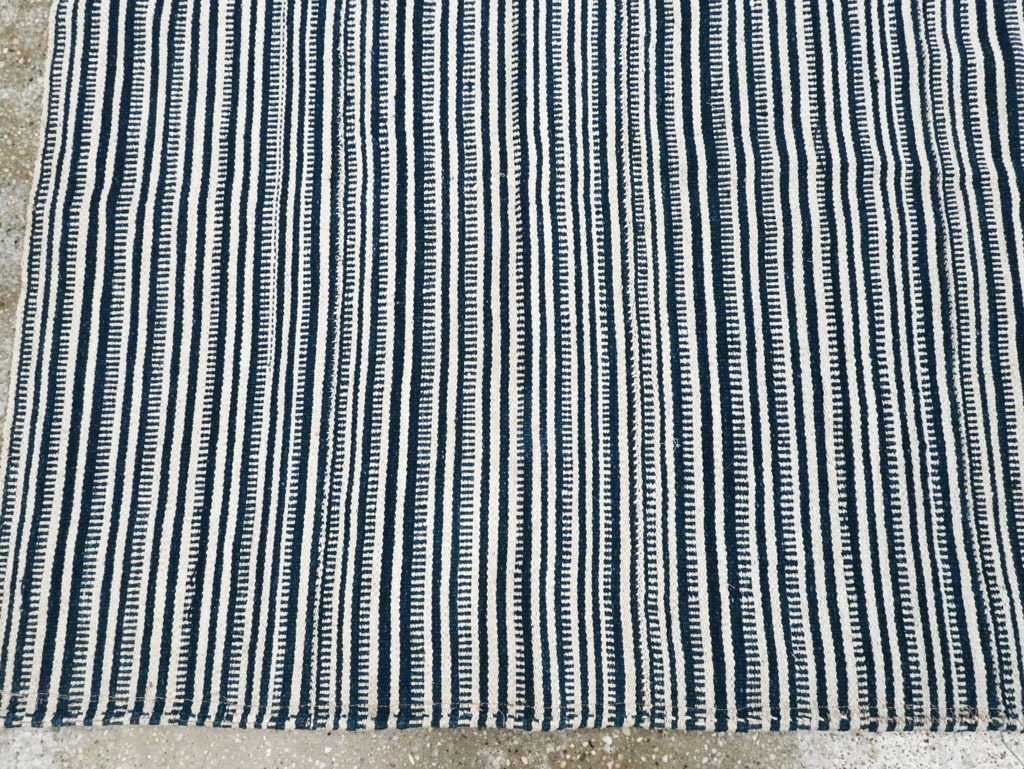 Vintage Persian Flatweave Kilim Square Accent Rug, No.28409 - Galerie Shabab