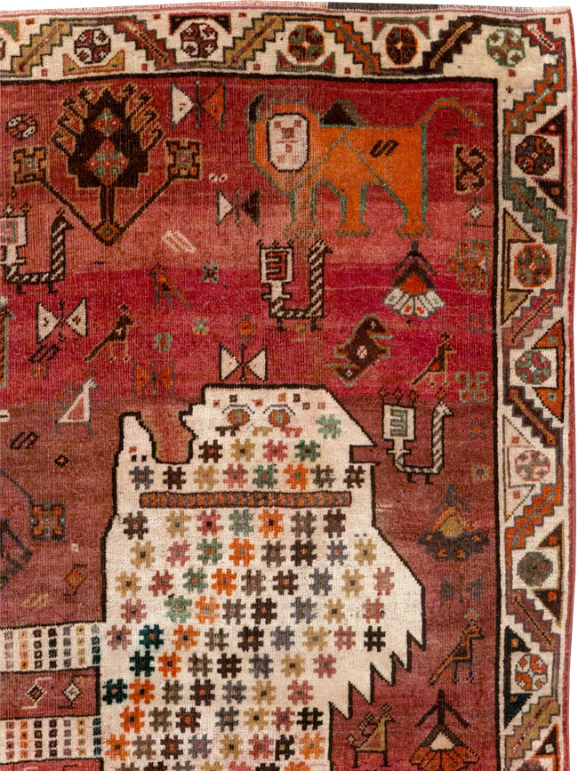 Vintage Persian Qashqai Pictorial Throw Rug, No.28434 - Galerie Shabab