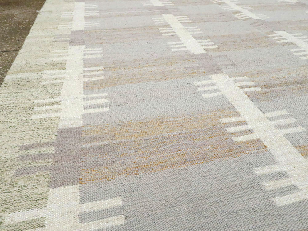 Modern Turkish Flatweave Kilim Room Size Rug, No.28446 - Galerie Shabab