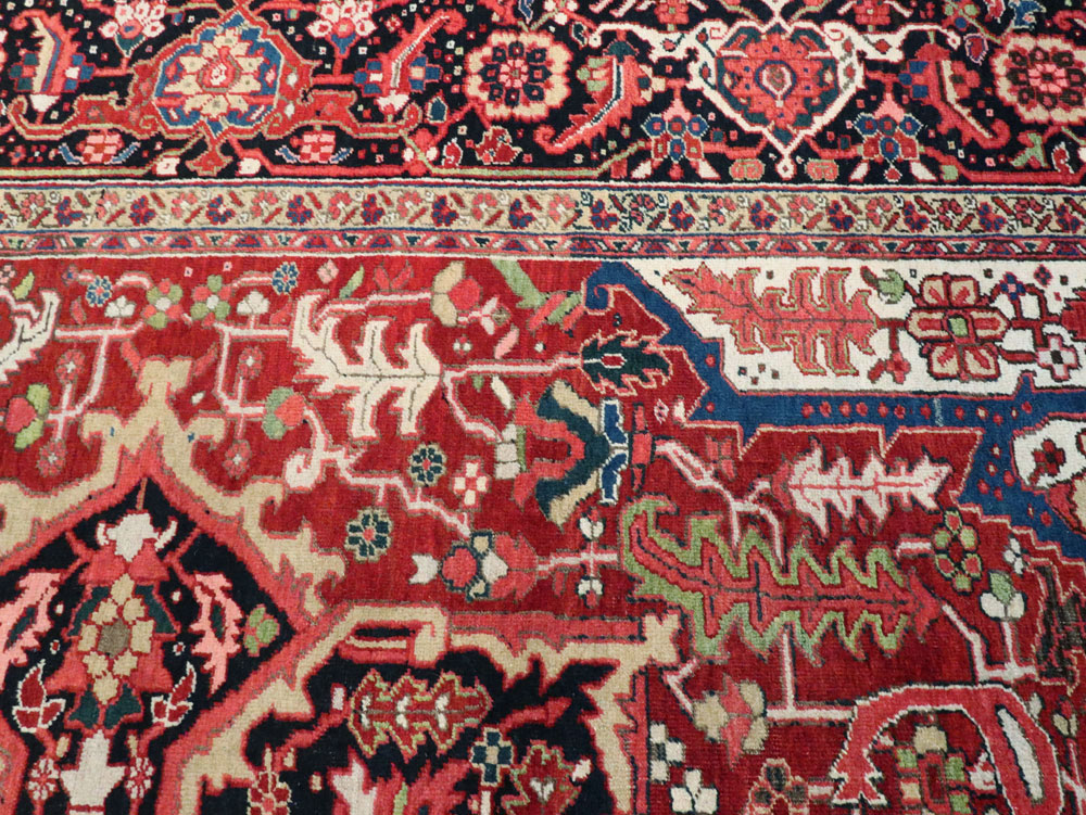 Vintage Persian Heriz Room Size Carpet, No.28453 - Galerie Shabab