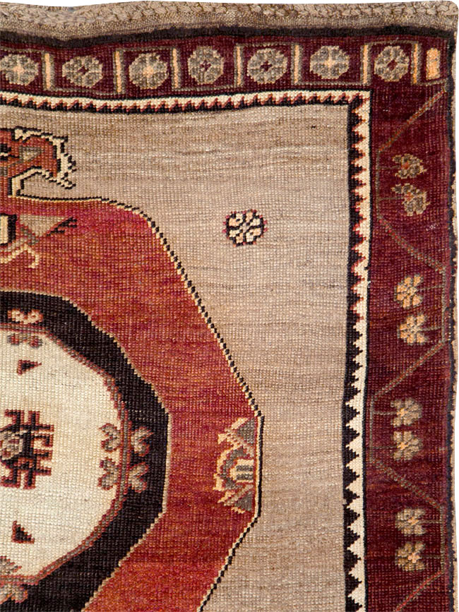 Vintage Turkish Anatolian Long Gallery Carpet, No.28457 - Galerie Shabab
