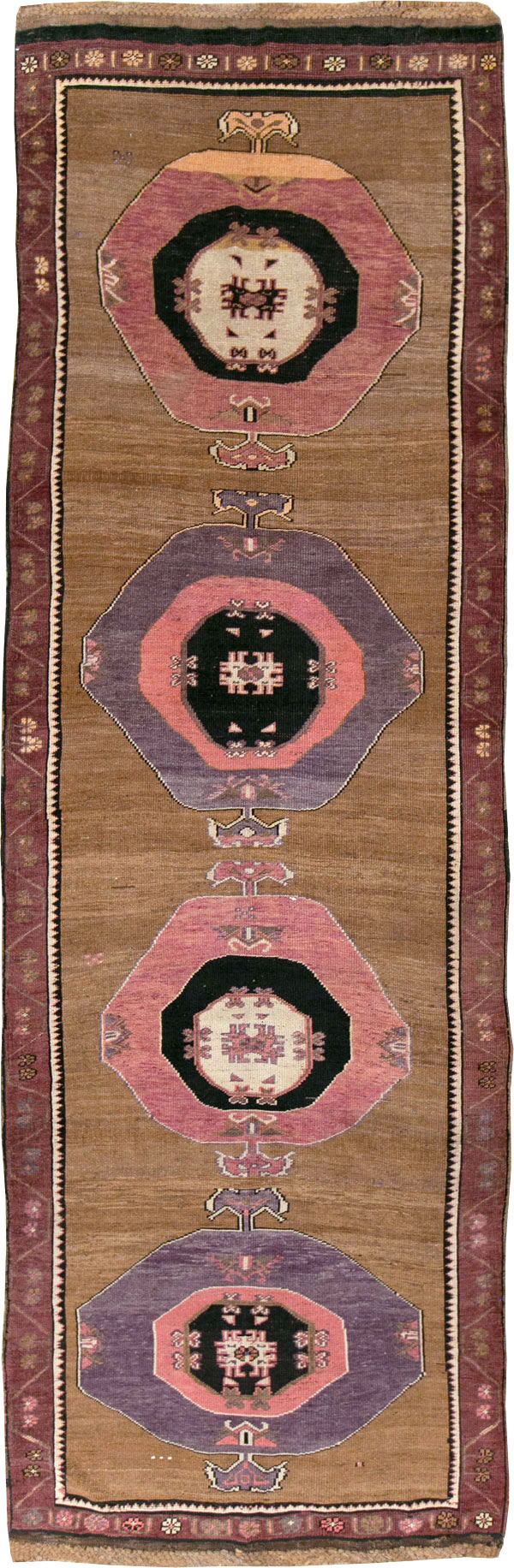 Vintage Turkish Anatolian Long Gallery Carpet, No.28458 - Galerie Shabab